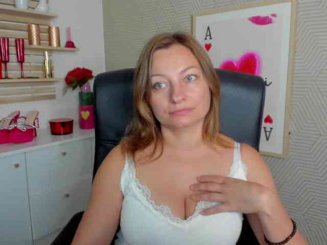 angelaLove13 webcam