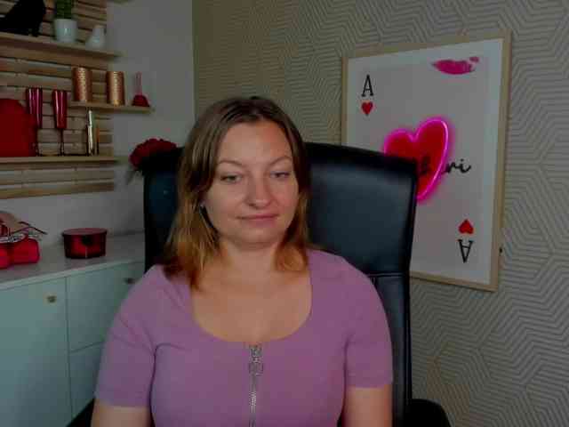 angelaLove13 webcam