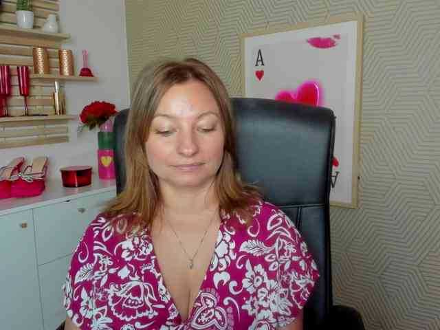 angelaLove13 webcam