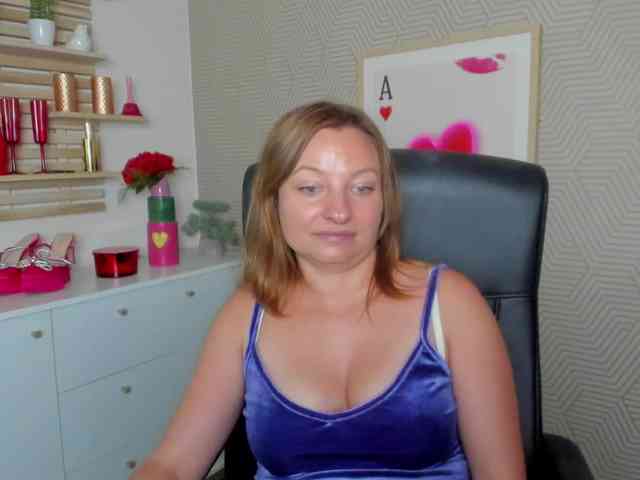 angelaLove13 webcam