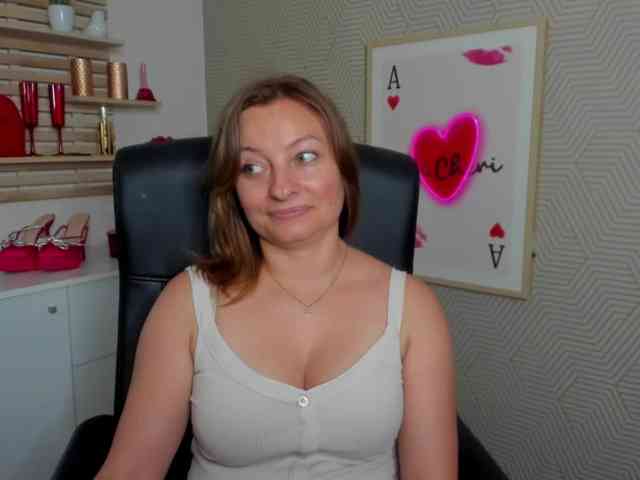 angelaLove13 webcam