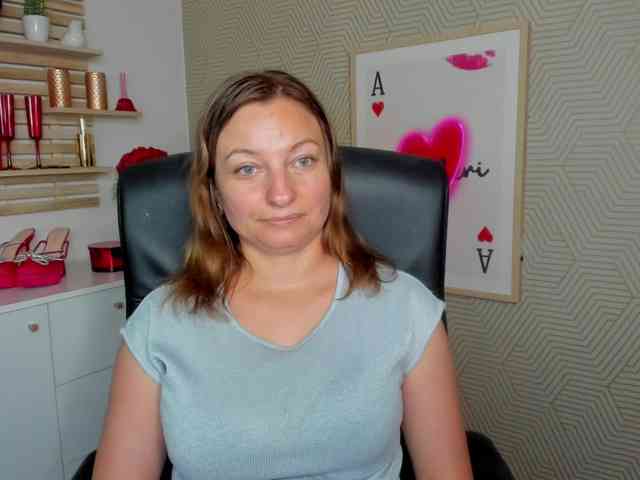 angelaLove13 webcam