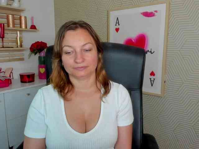 angelaLove13 webcam