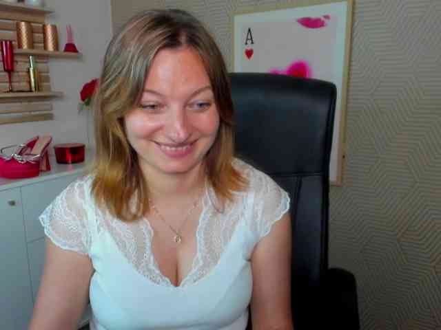 angelaLove13 webcam