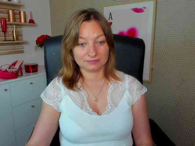 angelaLove13 webcam