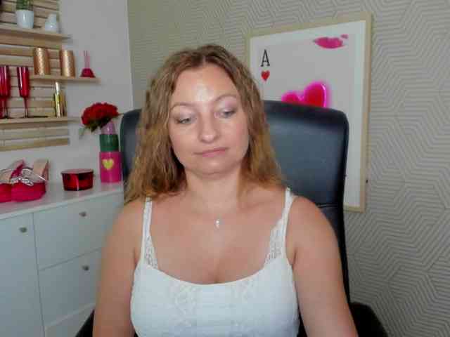 angelaLove13 webcam
