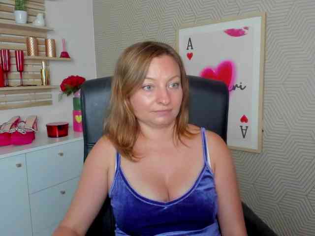 angelaLove13 webcam