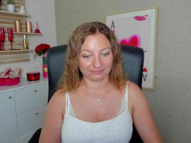 angelaLove13 webcam