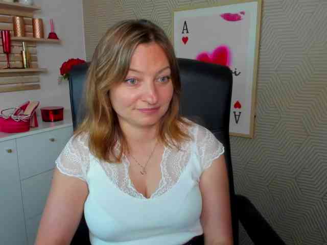 angelaLove13 webcam