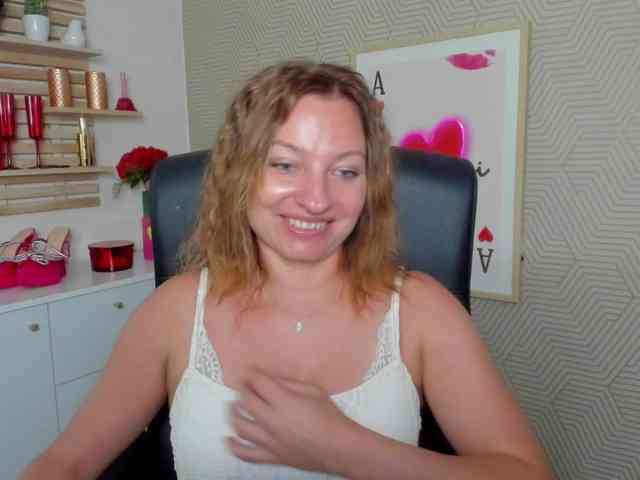 angelaLove13 webcam