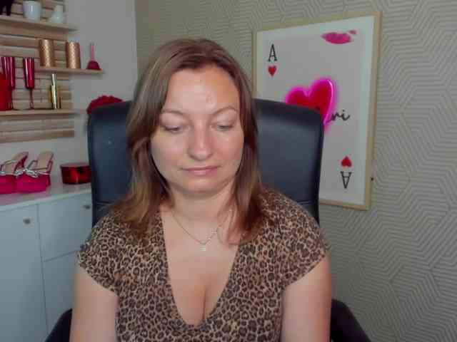 angelaLove13 webcam