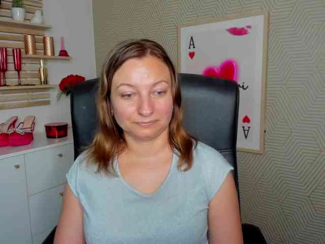 angelaLove13 webcam