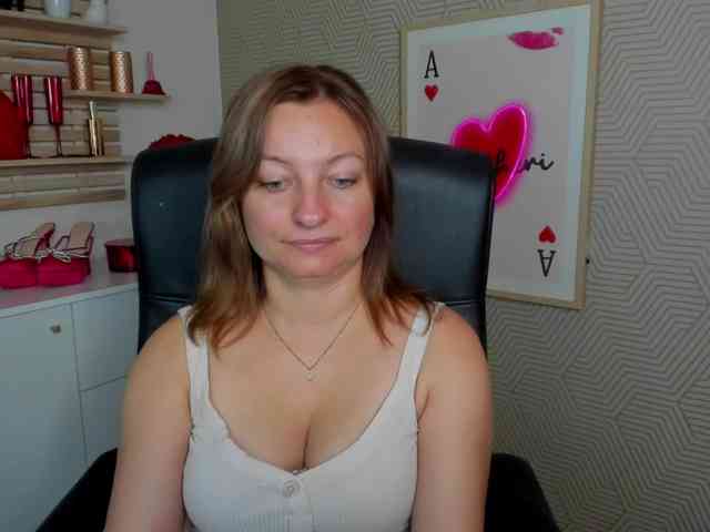 angelaLove13 webcam