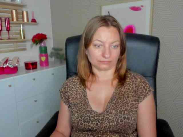 angelaLove13 webcam