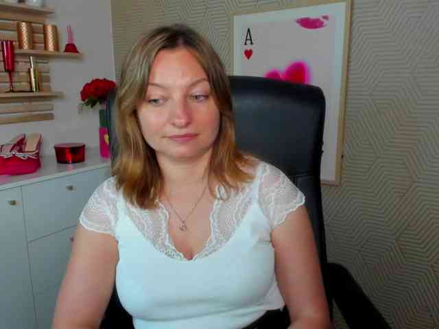 angelaLove13 webcam