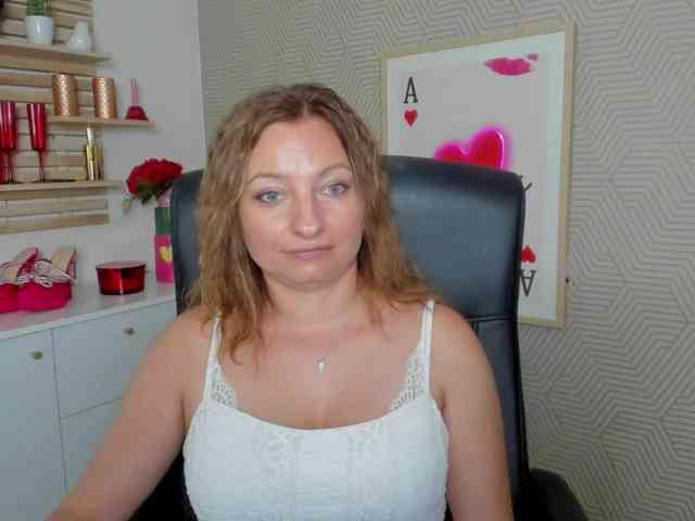 angelaLove13 webcam