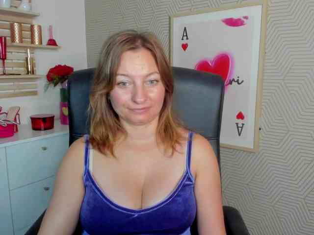 angelaLove13 webcam
