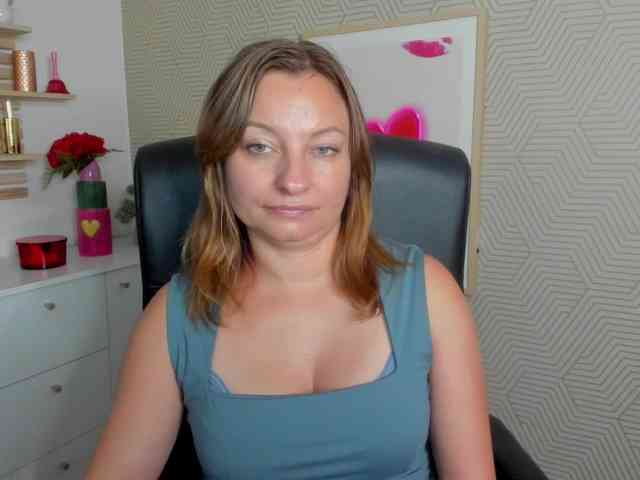 angelaLove13 webcam