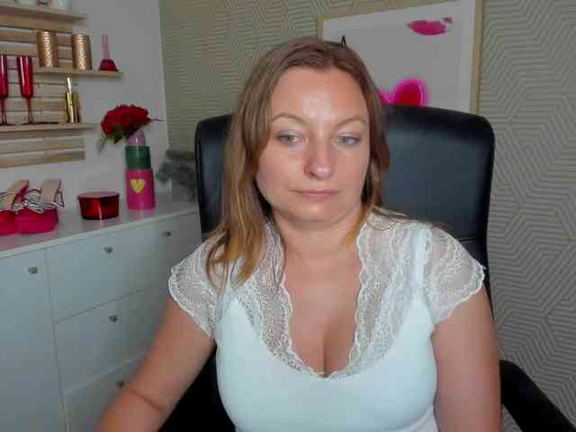 Model: angelaLove13