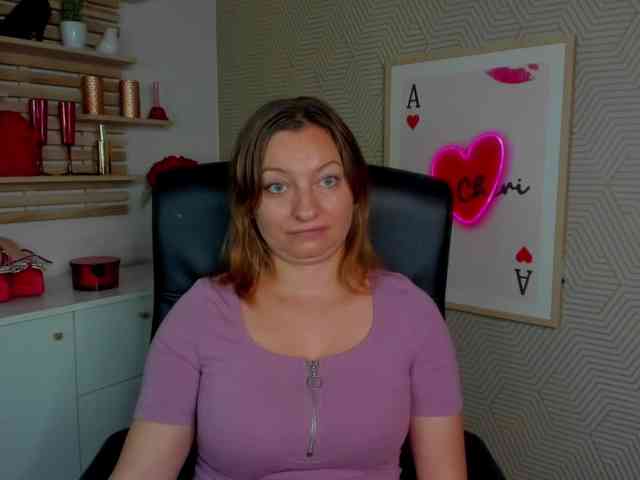 angelaLove13 webcam