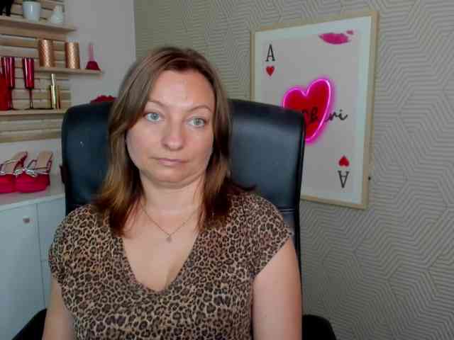 angelaLove13 webcam