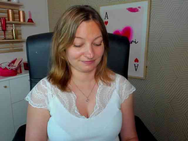 angelaLove13 webcam