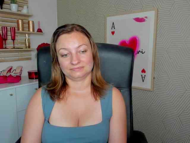 angelaLove13 webcam
