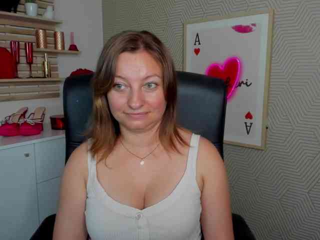 angelaLove13 webcam