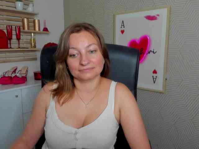 angelaLove13 webcam
