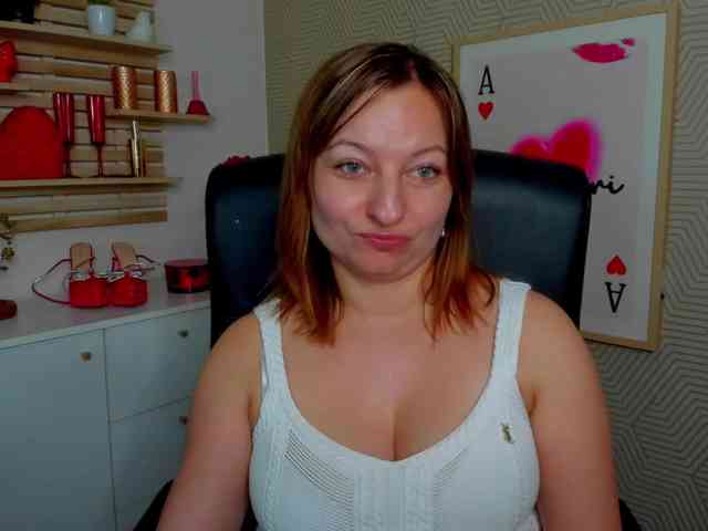 angelaLove13 webcam
