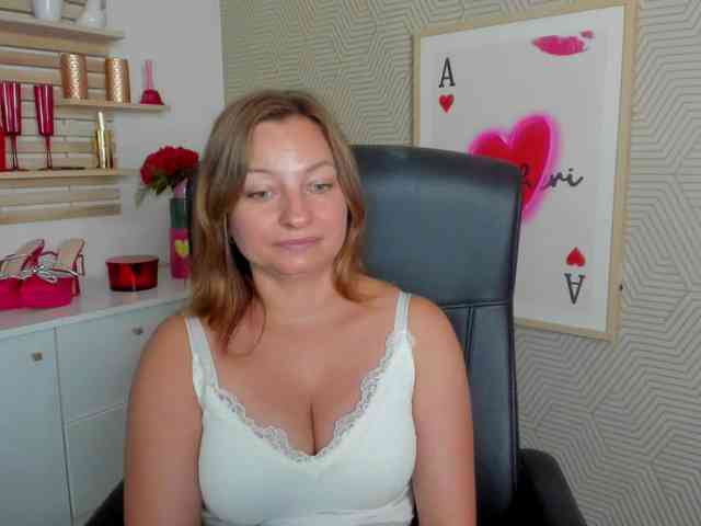 angelaLove13 webcam