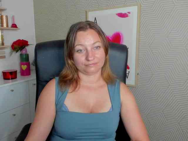 angelaLove13 webcam