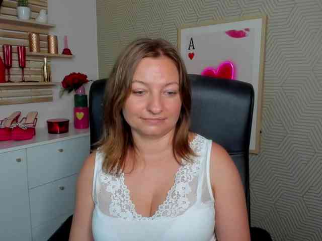 angelaLove13 webcam