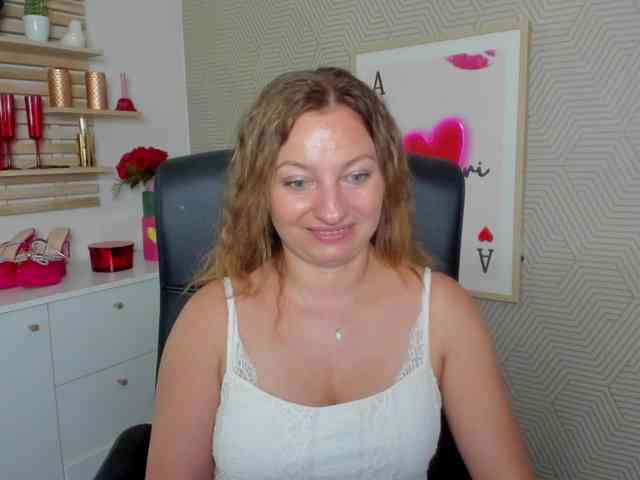 angelaLove13 webcam