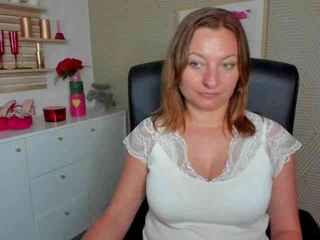 angelaLove13 webcam