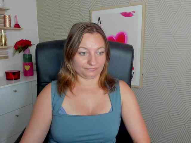 angelaLove13 webcam