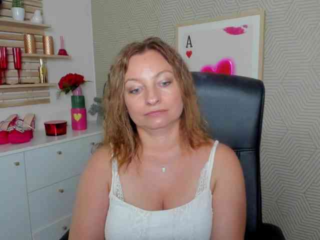 angelaLove13 webcam