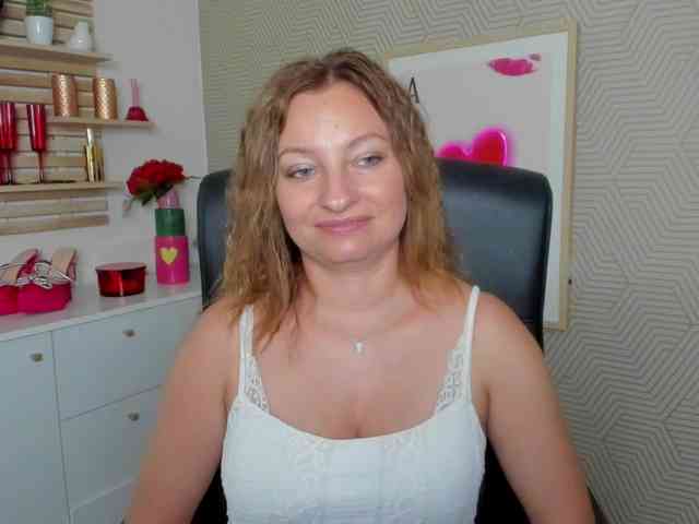 angelaLove13 webcam