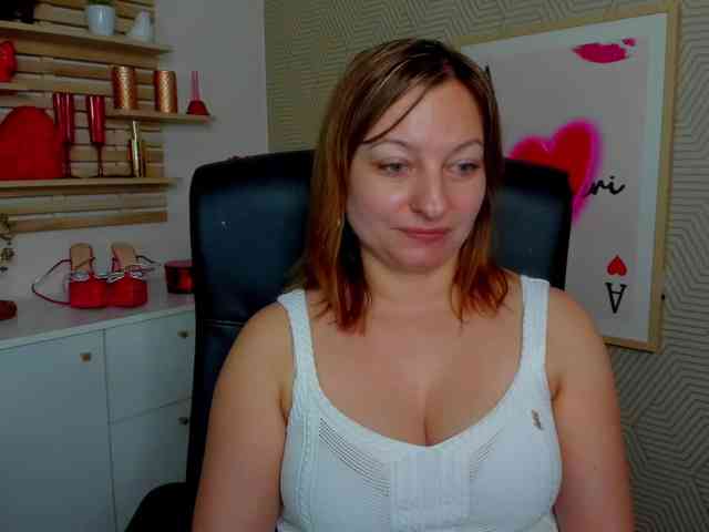 angelaLove13 webcam