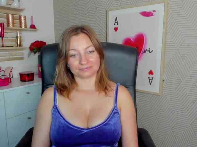 angelaLove13 webcam