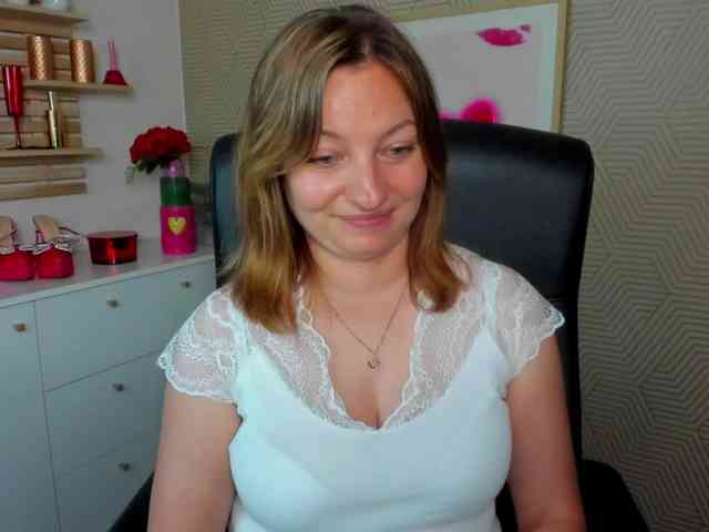 angelaLove13 webcam