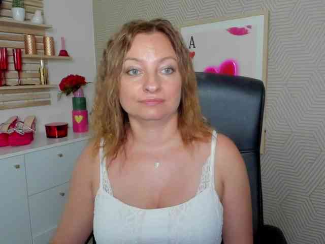 angelaLove13 webcam