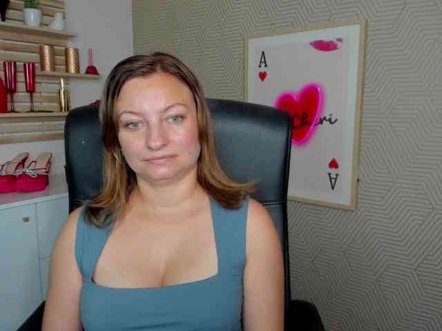 angelaLove13 webcam