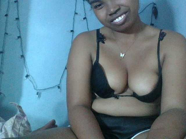 Miarizou live cam on BongaCams