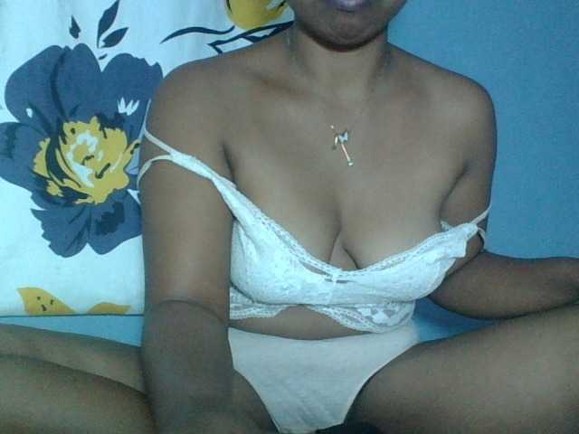 Miarizou live cam on BongaCams