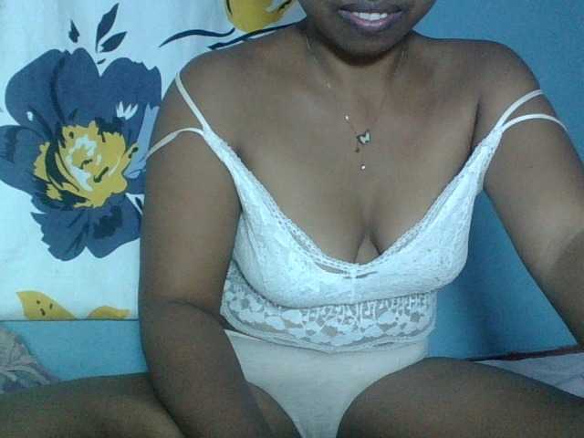 Miarizou live cam on BongaCams
