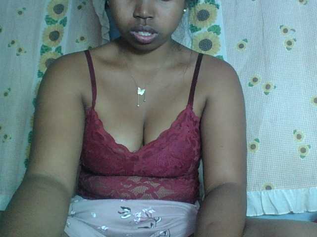 Miarizou live cam on BongaCams