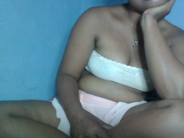 Miarizou live cam on BongaCams