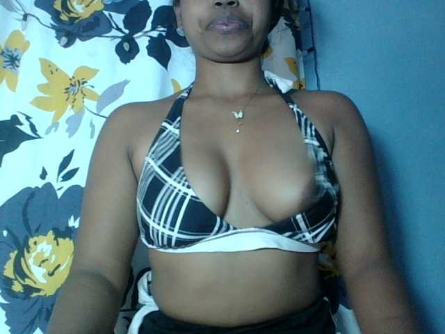 Miarizou live cam on BongaCams
