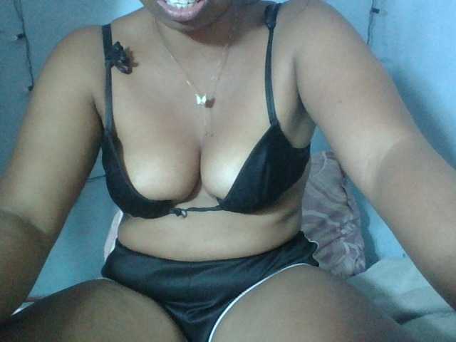 Miarizou live cam on BongaCams